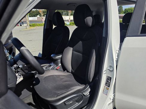 Used 2016 Kia Soul w/ Option Group 020 FWD image 30