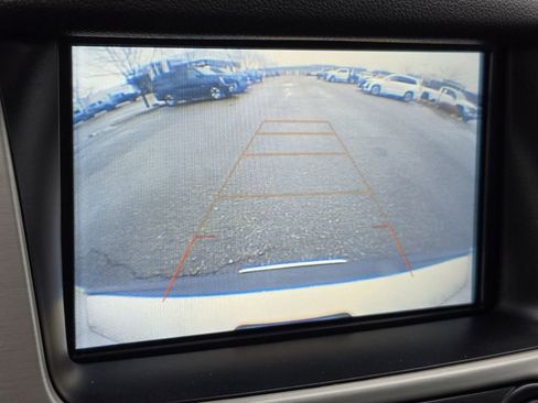 Used 2018 GMC Yukon SLT w/ Open Road Package image 11