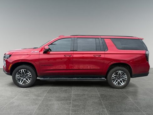 Certified 2025 Chevrolet Suburban Z71 w/ Comfort Package AWD/4WD image 2