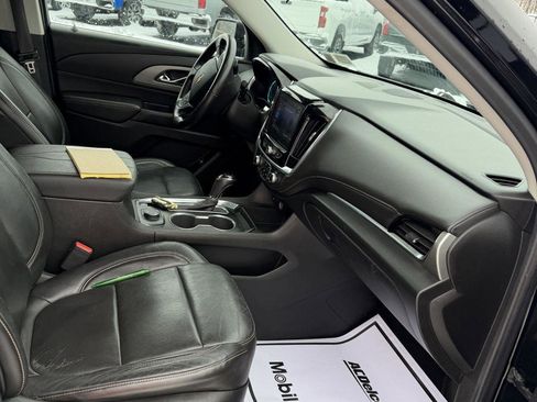 Used 2020 Chevrolet Traverse LT image 19