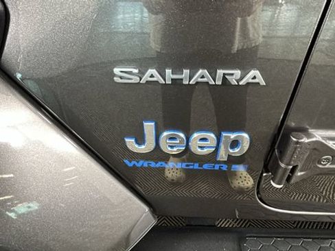 Used 2023 Jeep Wrangler Unlimited Sahara w/ Cold Weather Group AWD/4WD image 9