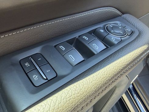 Used 2023 GMC Yukon Denali AWD/4WD image 13
