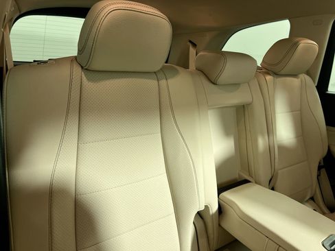 Used 2022 Mercedes-Benz GLS 450 4MATIC image 32