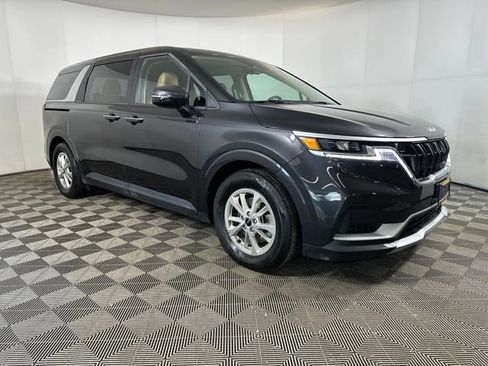 Used 2024 Kia Carnival LX image 2