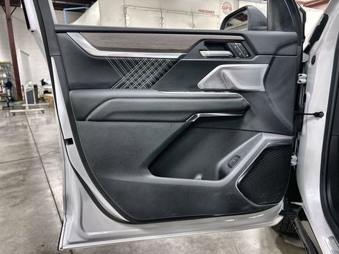 Used 2024 GMC Acadia Denali w/ Super Cruise Package image 15