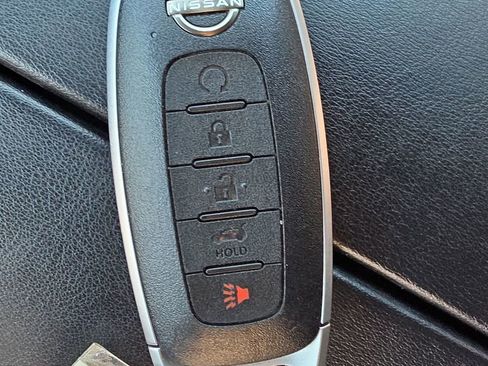 Used 2024 Nissan Rogue SV image 31