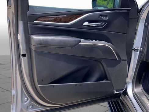 Used 2022 Cadillac Escalade Premium Luxury Platinum w/ Heavy-Duty Trailer Package AWD/4WD image 22