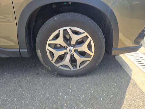 Used 2023 Subaru Forester Premium AWD/4WD image 5