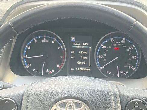 Used 2017 Toyota RAV4 XLE AWD/4WD image 28