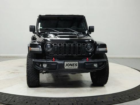 Used 2024 Jeep Wrangler Unlimited Rubicon AWD/4WD image 3