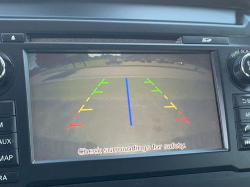Used 2018 Nissan Titan SL AWD/4WD image 15