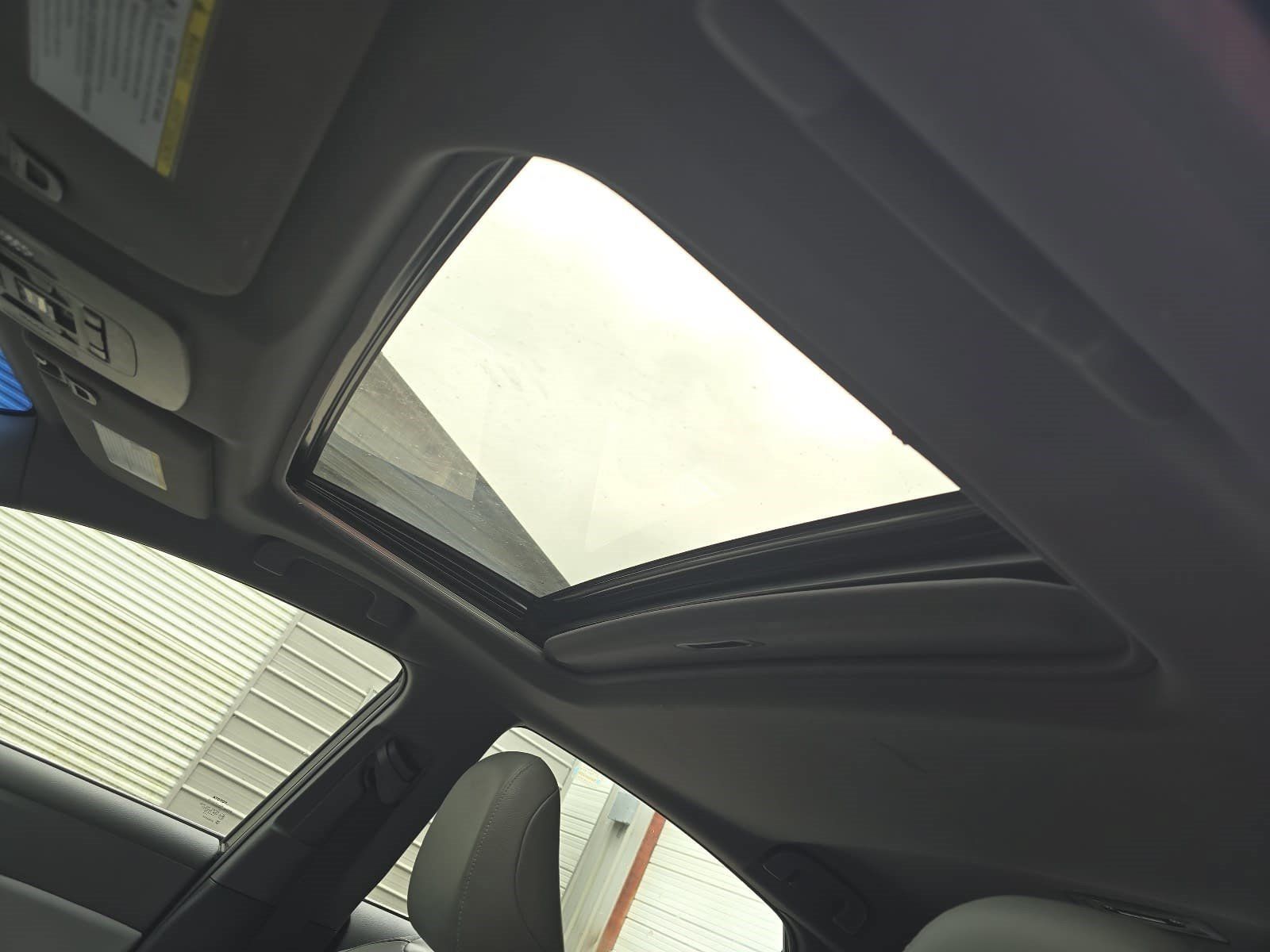 Used 2019 Toyota Avalon XLE w/ Moonroof Package FWD image 10