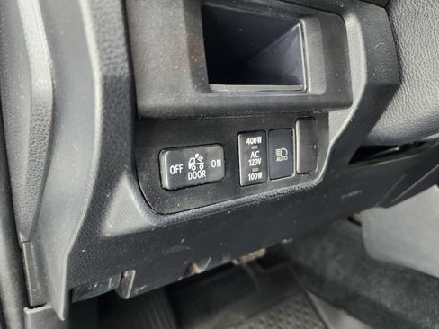 Used 2019 Toyota Tacoma Limited image 40