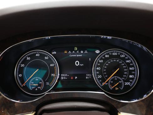 Used 2018 Bentley Bentayga AWD/4WD image 30
