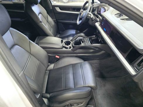 Used 2024 Porsche Cayenne Coupe image 10