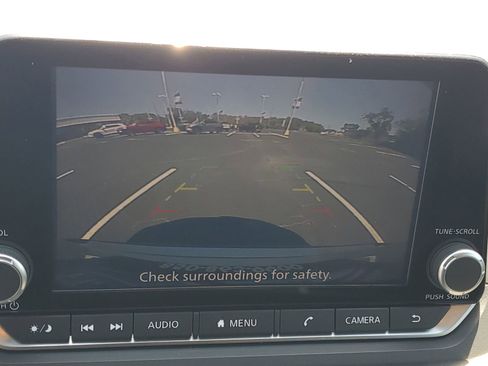 Used 2022 Nissan Rogue SV image 17