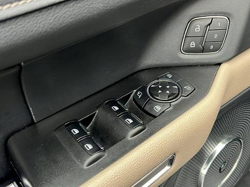 Used 2024 Ford Expedition Limited image 17