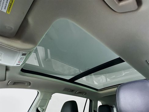 Used 2020 Volkswagen Tiguan SEL image 12