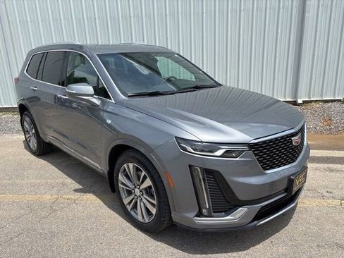 Used 2022 Cadillac XT6 Premium Luxury image 3