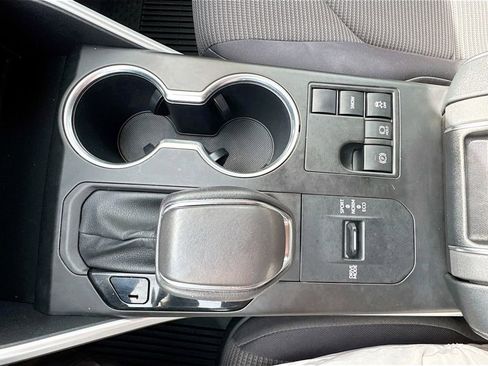 Used 2023 Toyota Highlander LE FWD image 29