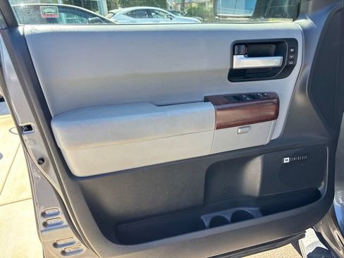 Used 2017 Toyota Sequoia Platinum AWD/4WD image 15