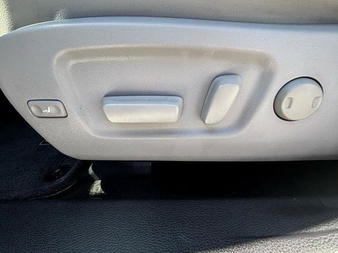 Used 2017 Toyota Highlander XLE w/ Carpet Mat Package AWD/4WD image 12