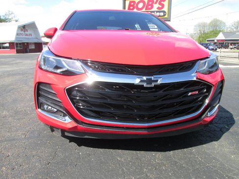 Used 2019 Chevrolet Cruze LT w/ Convenience Package FWD image 12