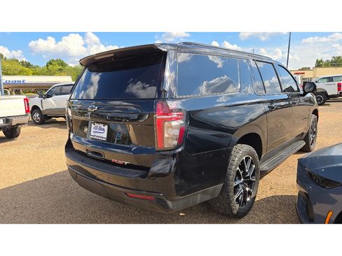 Used 2024 Chevrolet Suburban RST w/ Luxury Package AWD/4WD image 6
