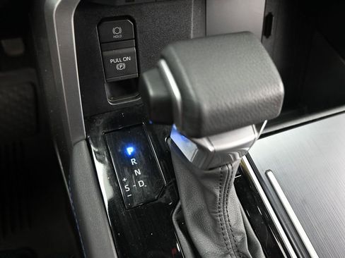 Used 2025 Toyota Sequoia Platinum AWD/4WD image 37