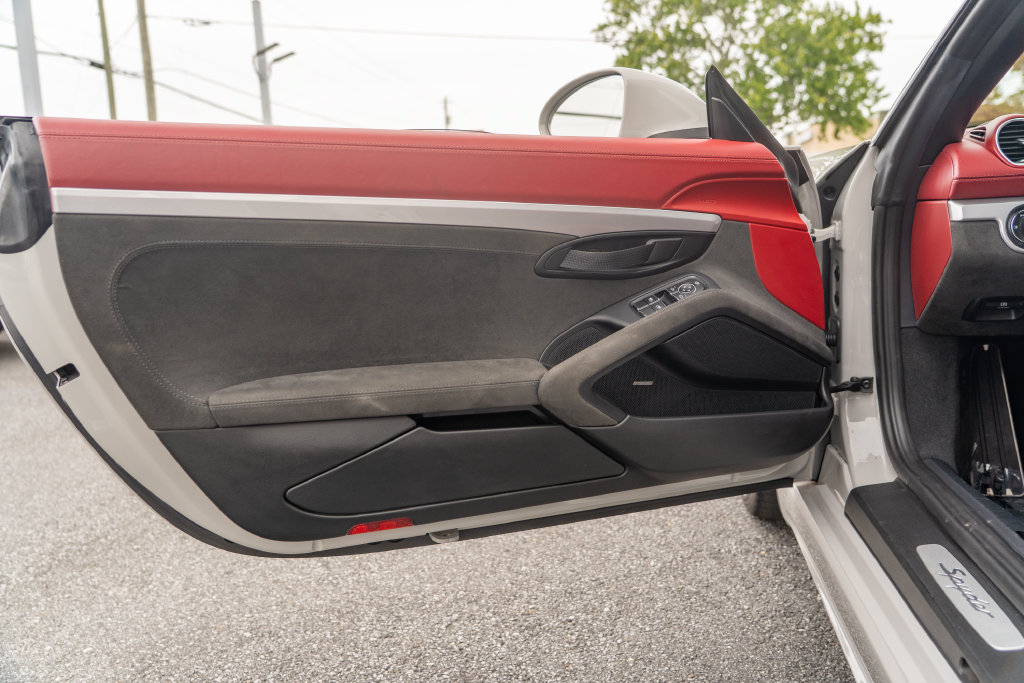 Used 2022 Porsche 718 Boxster Spyder RWD image 12
