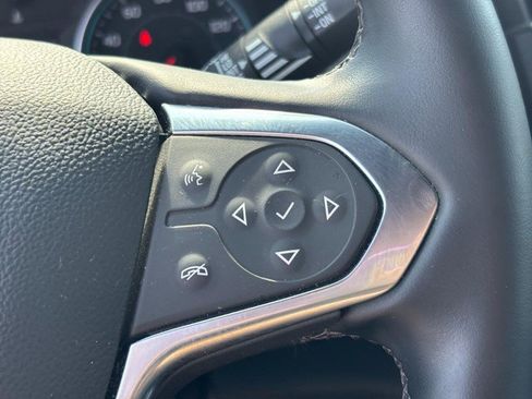 Used 2023 Chevrolet Traverse LT image 18