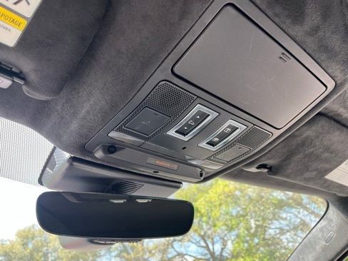 Used 2019 Jaguar F-PACE Premium image 9