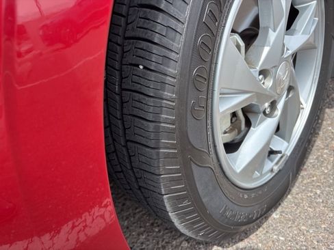 Used 2022 Hyundai Elantra SE image 4