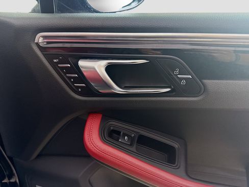 Used 2020 Porsche Macan S w/ Premium Package Plus image 30