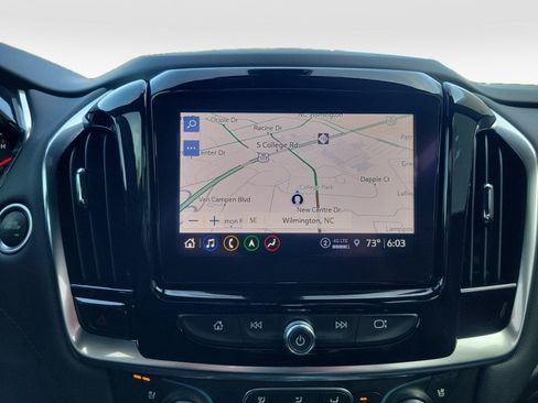 Used 2023 Chevrolet Traverse Premier FWD image 21