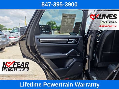 Used 2019 Porsche Cayenne S AWD/4WD image 18