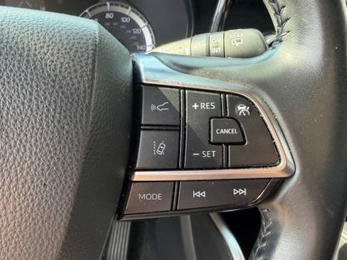 Used 2021 Toyota Highlander LE AWD/4WD image 25