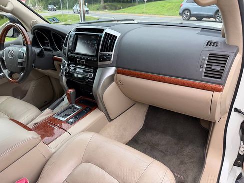 Used 2014 Toyota Land Cruiser AWD/4WD image 21