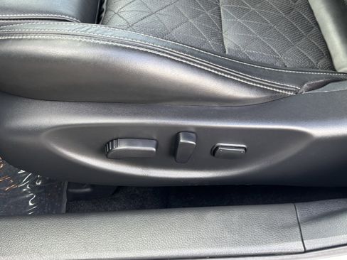 Used 2017 Nissan Maxima Platinum FWD image 18