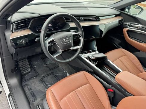 Used 2021 Audi e-tron Premium Plus w/ Premium Plus Package AWD/4WD image 23