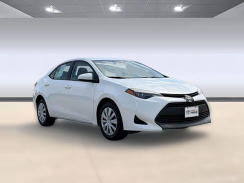 Used 2017 Toyota Corolla LE image 7