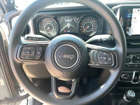 Used 2024 Jeep Gladiator Sport AWD/4WD image 13