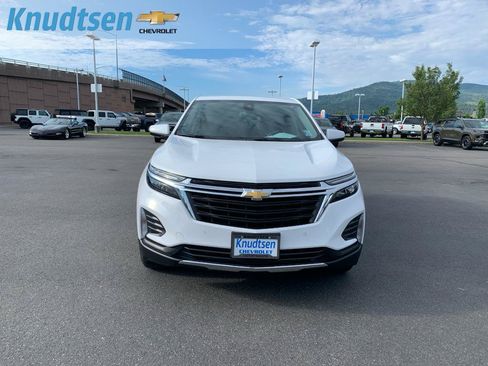 Used 2024 Chevrolet Equinox LT AWD/4WD image 2