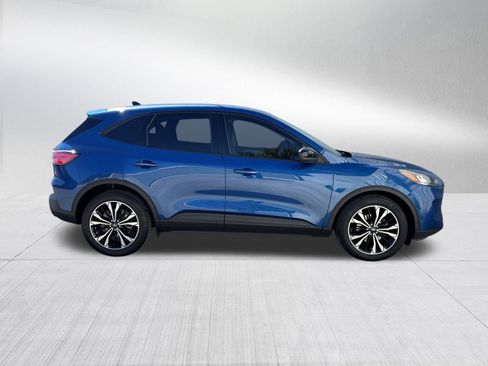 Used 2022 Ford Escape SE w/ SE Sport Appearance Package image 5