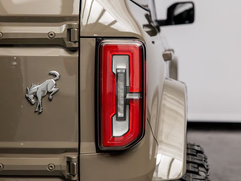 Used 2025 Ford Bronco Outer Banks AWD/4WD image 19