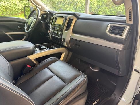 Used 2016 Nissan Titan PRO-4X w/ Pro-4x Convenience Package AWD/4WD image 33