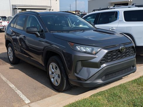 Used 2019 Toyota RAV4 LE FWD image 8