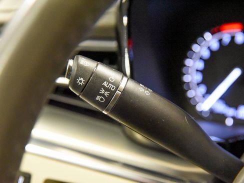 Used 2017 Cadillac XT5 Luxury w/ Driver Awareness Package image 23