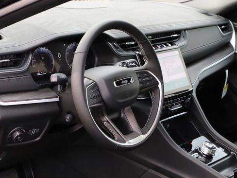 New 2025 Jeep Grand Cherokee L Limited w/ Luxury Tech Group II AWD/4WD image 11