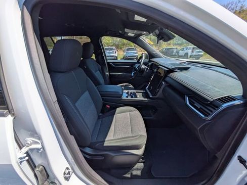 Certified 2025 GMC Acadia Elevation AWD/4WD image 32